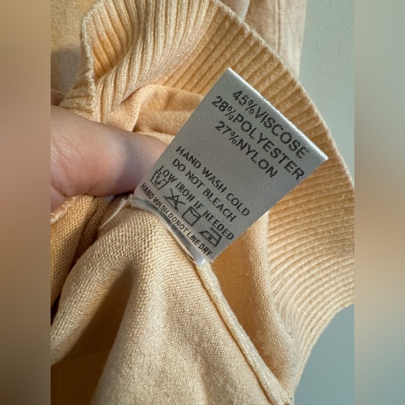 🔴Urban Daizy Orange V-Neck Sweater - Picture 4 of 6